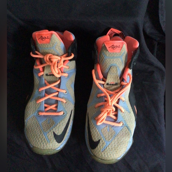 BIG KIDS NIKE LEBEON JAMES BASKETBALL SHOES - Picture 3 of 7